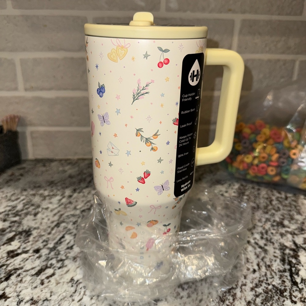 Brand new Tori Halford HydroJug berries and cream